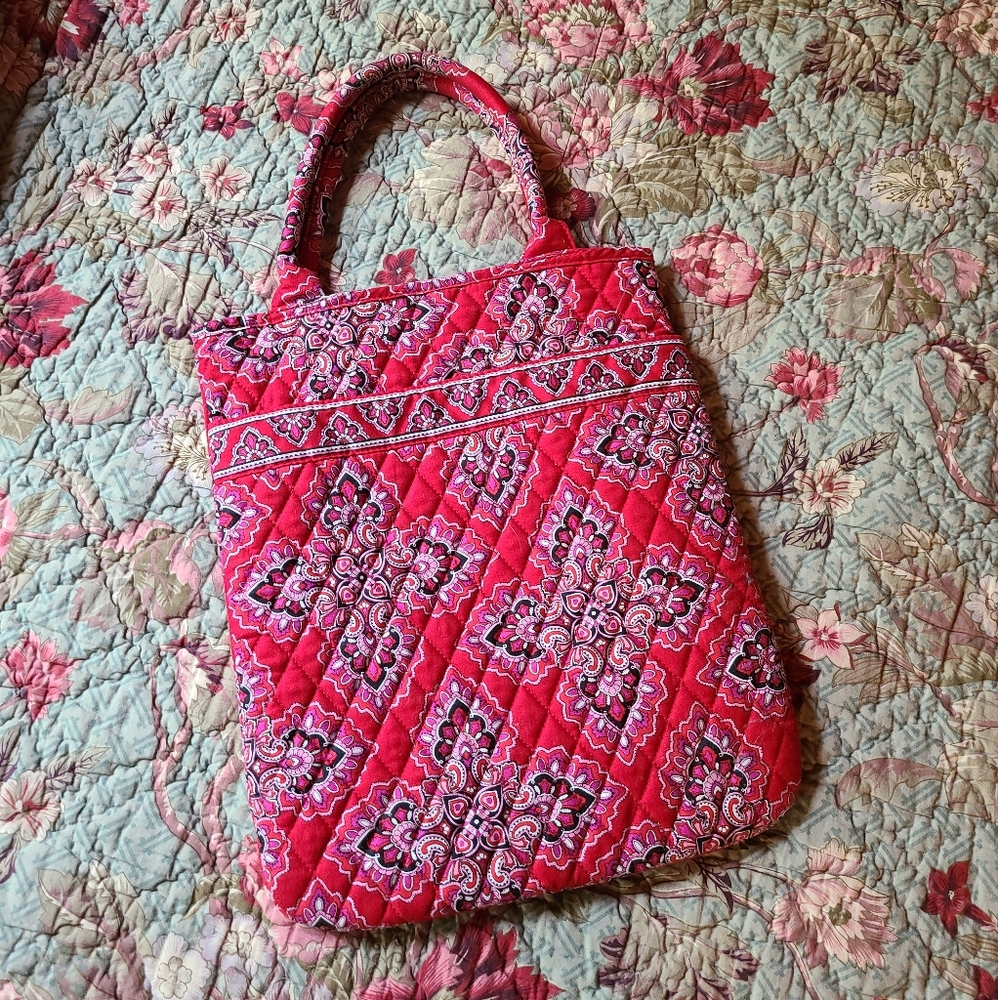 Quilted small flat tote laptop cover